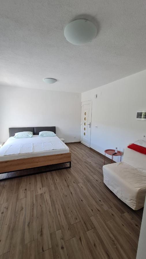Apartmani Mlinar - Studio Apartment Grebastica Luaran gambar