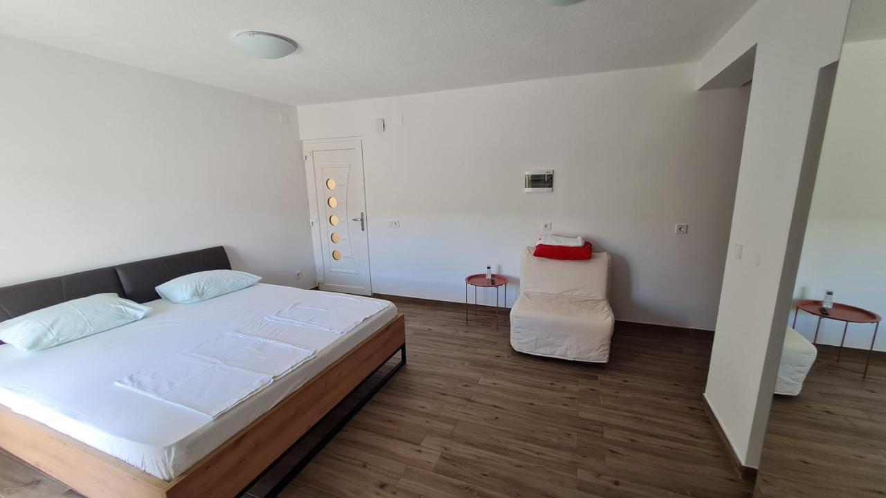 Apartmani Mlinar - Studio Apartment Grebastica Luaran gambar